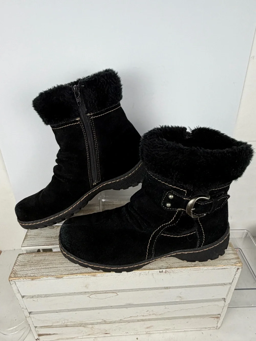 Baretraps Breesen black suede ankle boots cozy faux fur side buckle size 9.5M